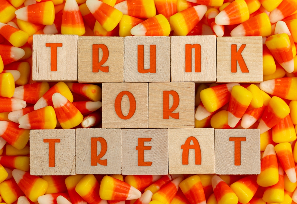 Trunk,Or,Treat,Sign,With,A,Background,Of,Classic,Candy